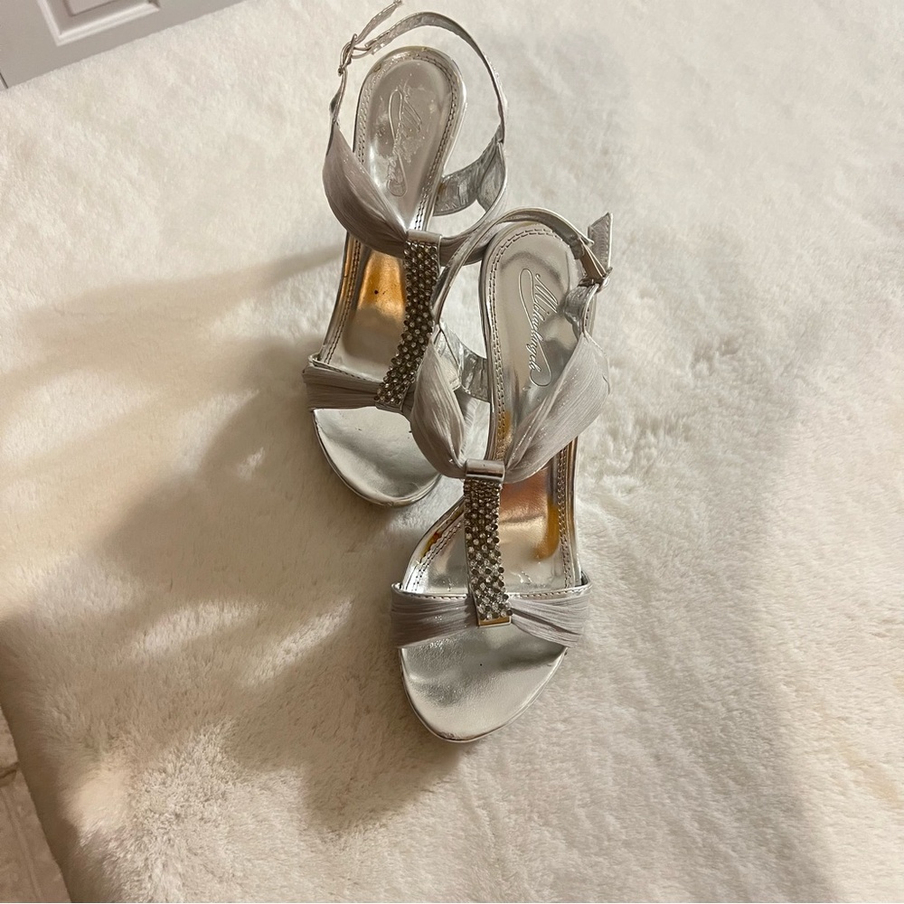 Michelangelo Silver Rhinestone Embellished T Strap Heels Women Size 7.5 - Picture 2 of 9